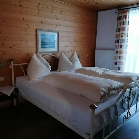 Haus Ronna アパート シュルンス