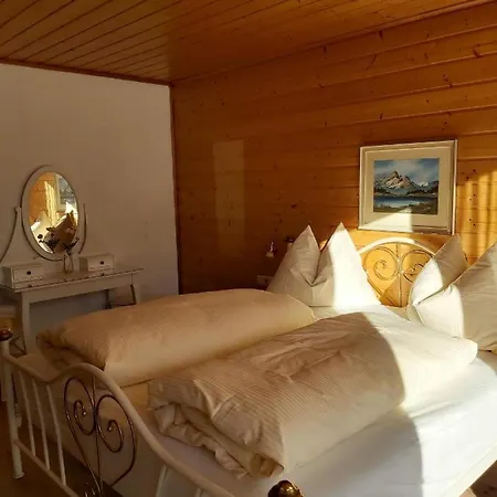 アパート Haus Ronna シュルンス